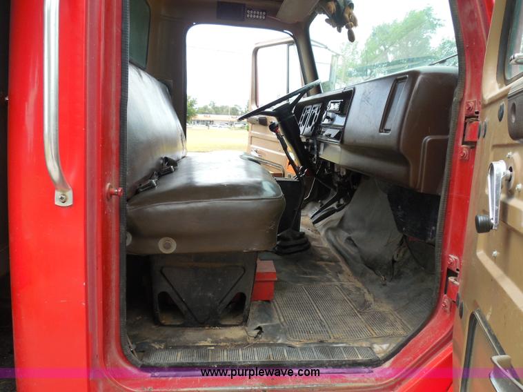 image for item I3418 1988 International S1600 dump truck