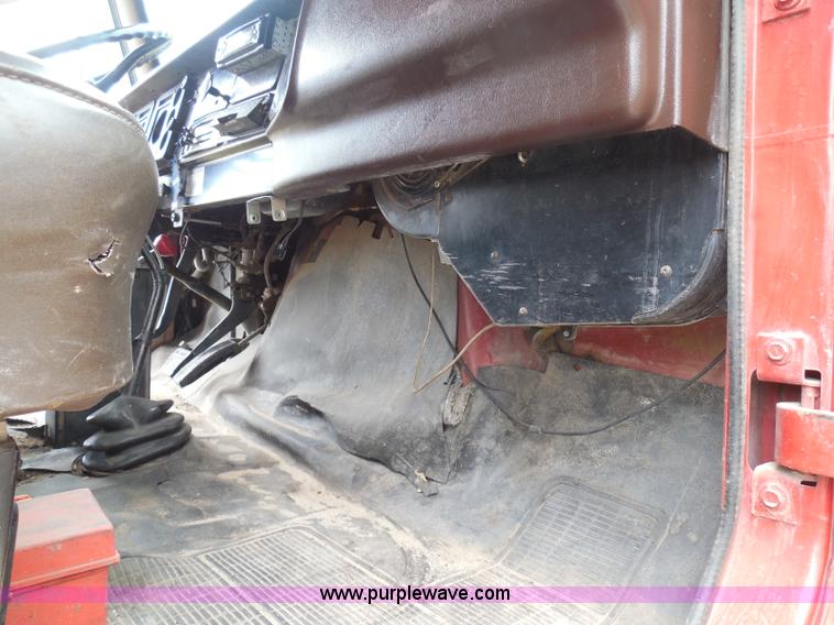 image for item I3418 1988 International S1600 dump truck