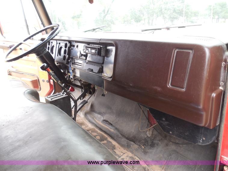 image for item I3418 1988 International S1600 dump truck