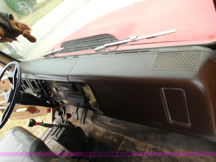 image for item I3418 1988 International S1600 dump truck