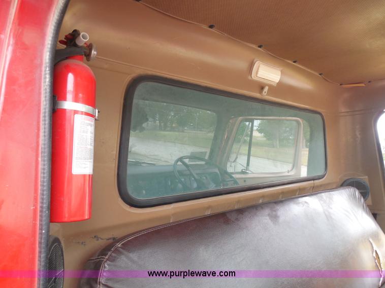 image for item I3418 1988 International S1600 dump truck