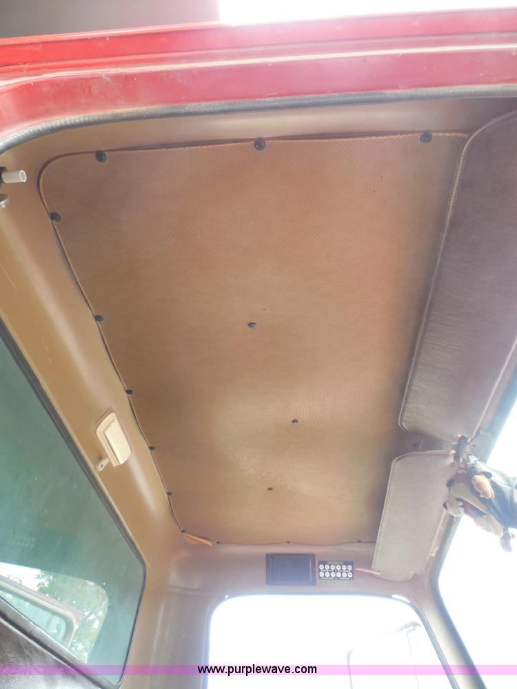 image for item I3418 1988 International S1600 dump truck