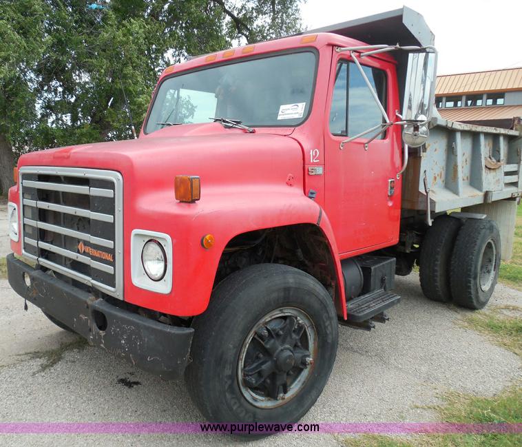 image for item I3418 1988 International S1600 dump truck