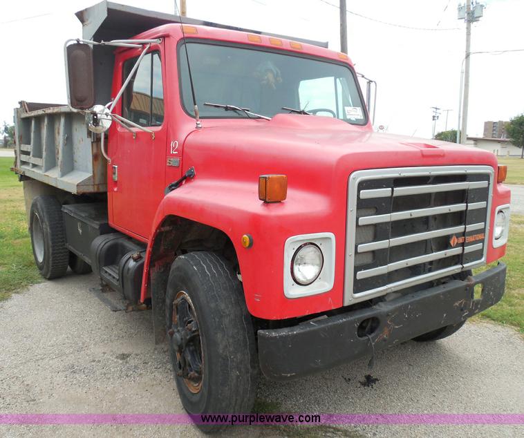 image for item I3418 1988 International S1600 dump truck