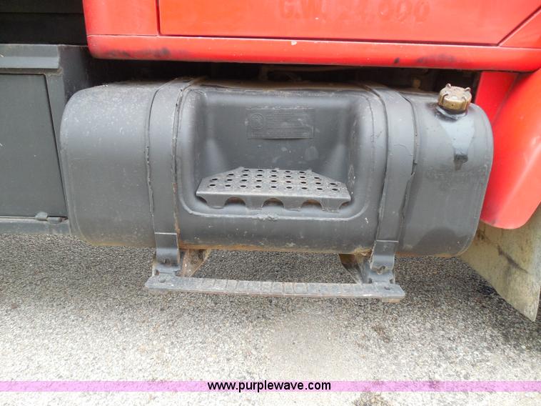 image for item I3418 1988 International S1600 dump truck