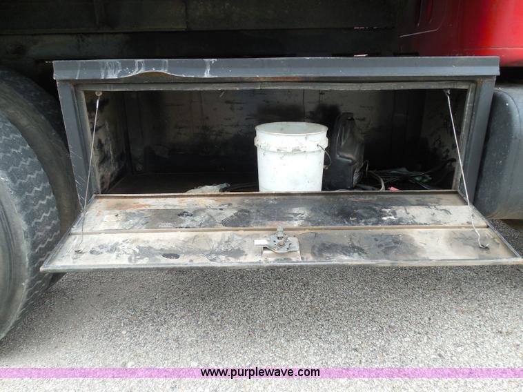 image for item I3418 1988 International S1600 dump truck