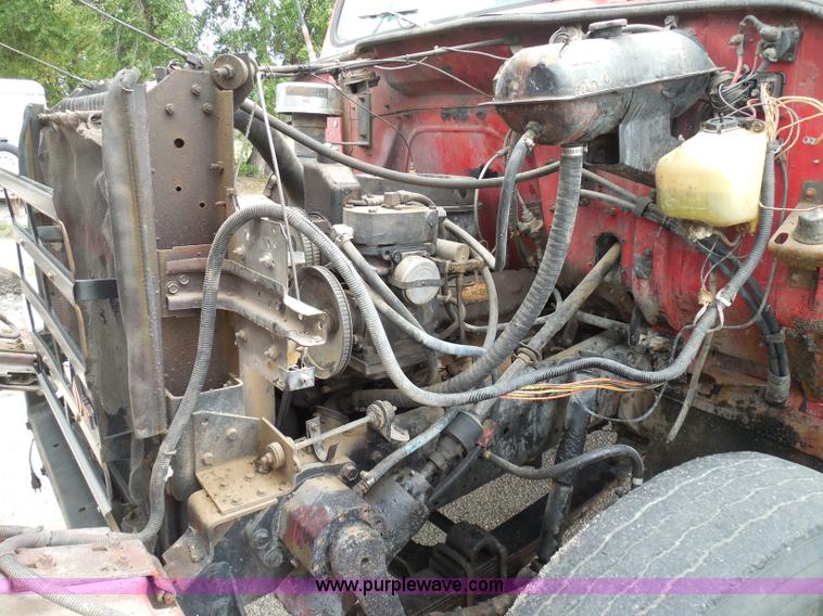 image for item I3418 1988 International S1600 dump truck