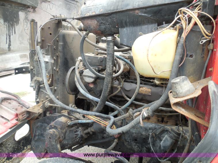 image for item I3418 1988 International S1600 dump truck