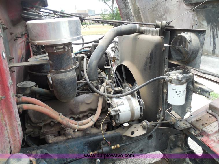 image for item I3418 1988 International S1600 dump truck