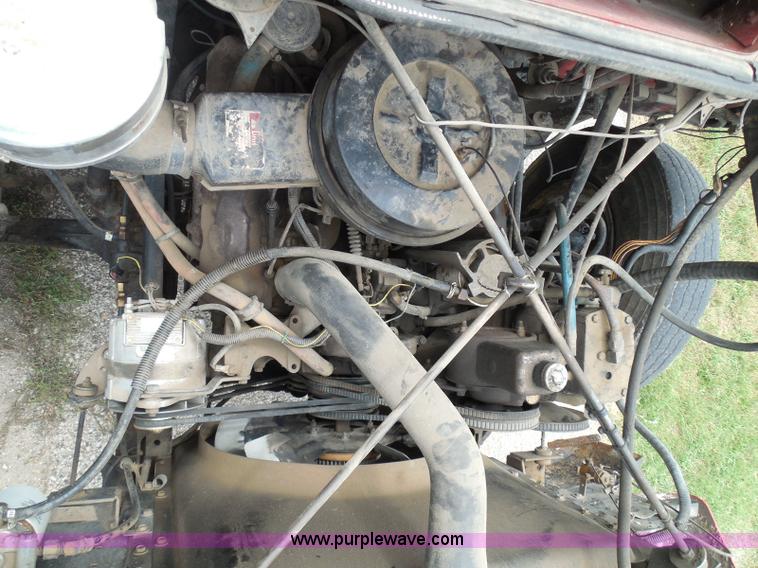 image for item I3418 1988 International S1600 dump truck