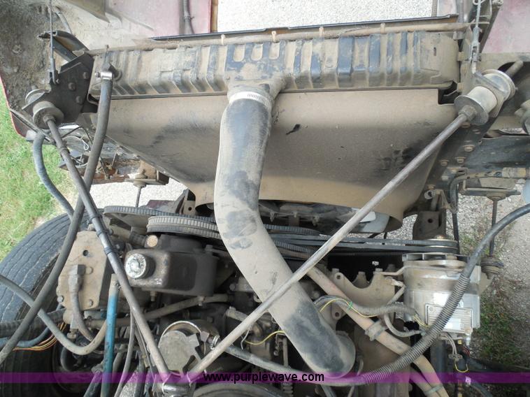 image for item I3418 1988 International S1600 dump truck