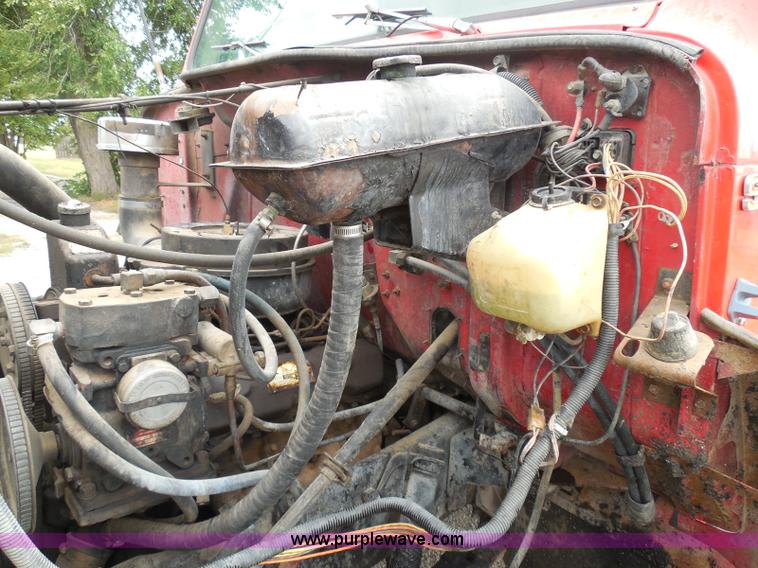 image for item I3418 1988 International S1600 dump truck