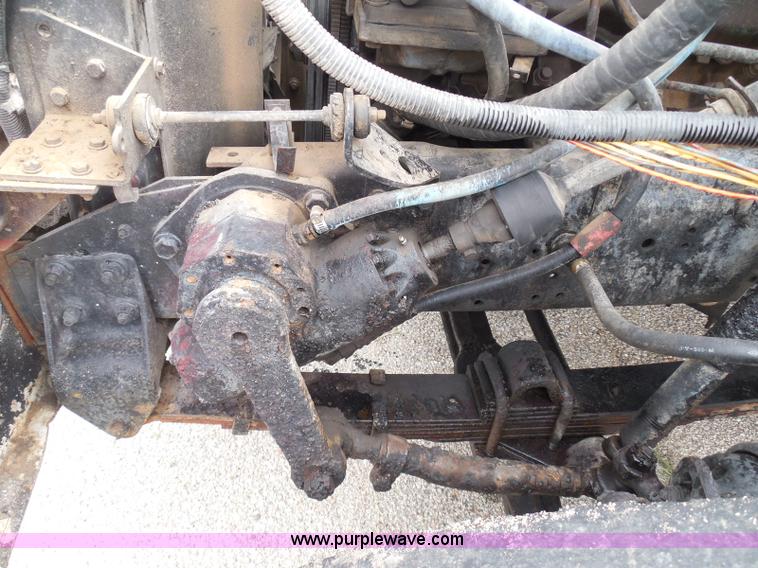 image for item I3418 1988 International S1600 dump truck