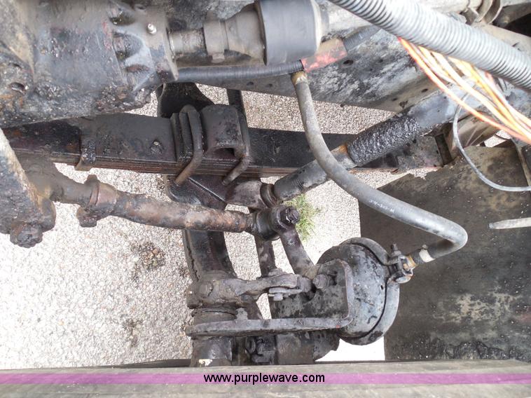 image for item I3418 1988 International S1600 dump truck