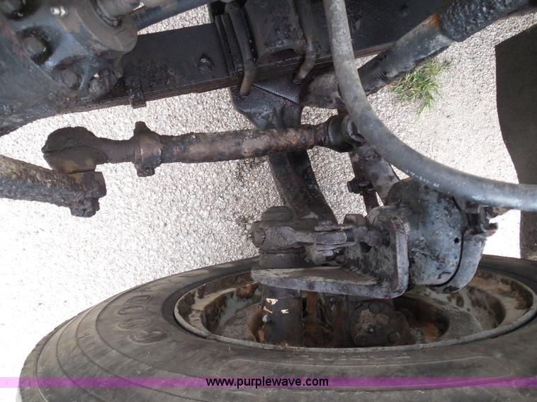 image for item I3418 1988 International S1600 dump truck