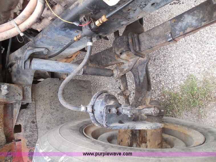 image for item I3418 1988 International S1600 dump truck