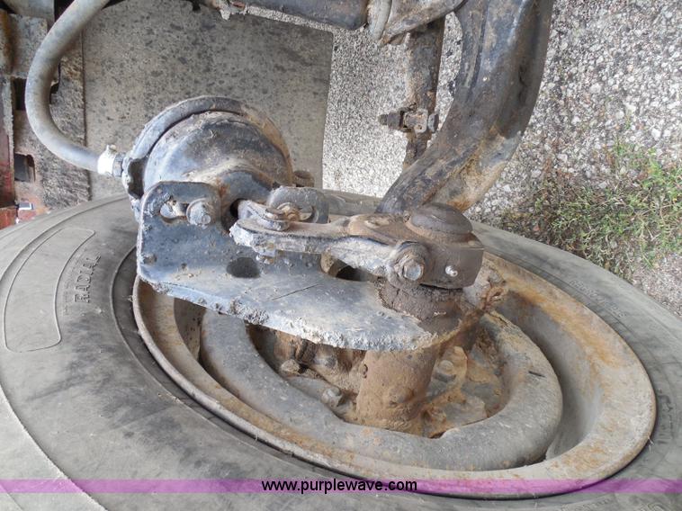 image for item I3418 1988 International S1600 dump truck