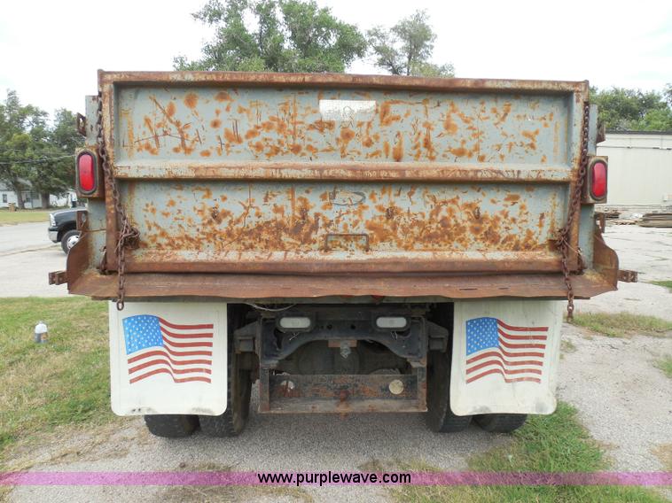 image for item I3418 1988 International S1600 dump truck