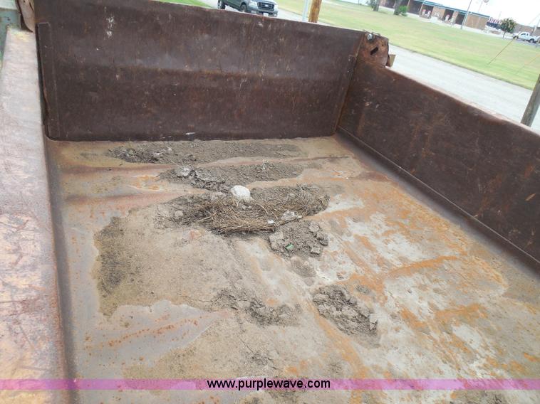 image for item I3418 1988 International S1600 dump truck