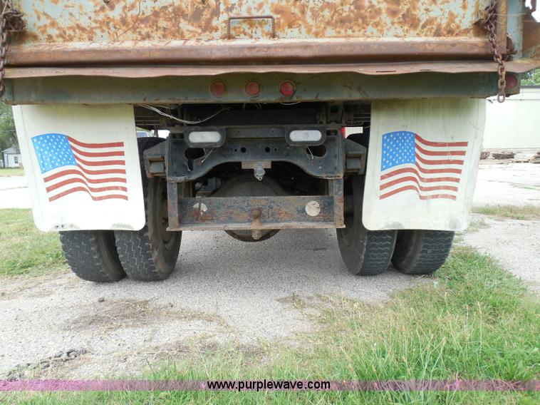 image for item I3418 1988 International S1600 dump truck