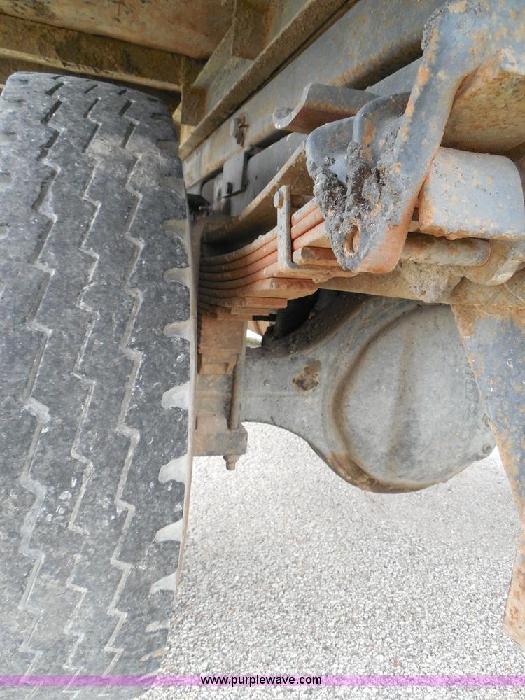 image for item I3418 1988 International S1600 dump truck