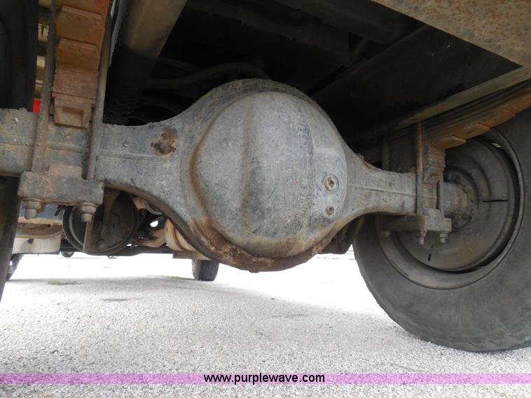 image for item I3418 1988 International S1600 dump truck