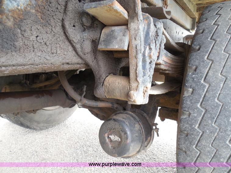 image for item I3418 1988 International S1600 dump truck