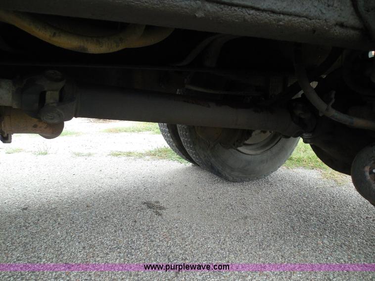 image for item I3418 1988 International S1600 dump truck