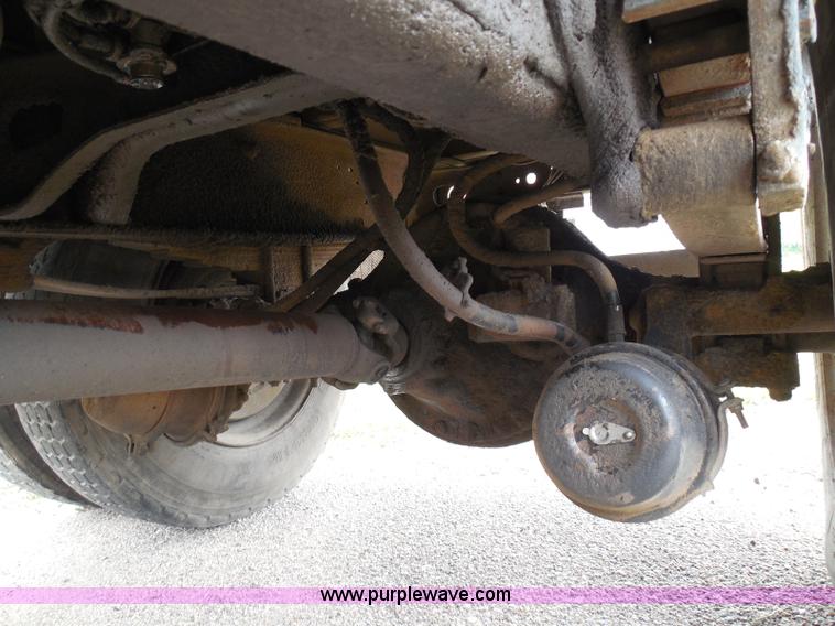 image for item I3418 1988 International S1600 dump truck