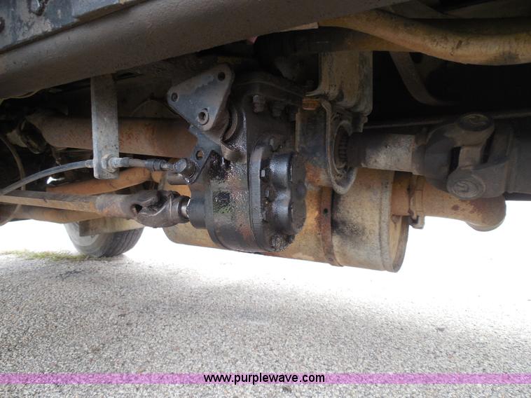 image for item I3418 1988 International S1600 dump truck