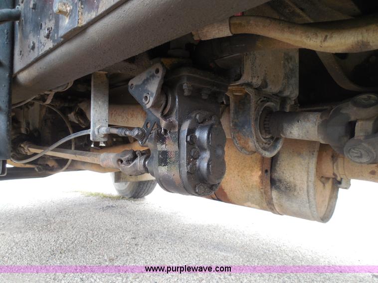 image for item I3418 1988 International S1600 dump truck