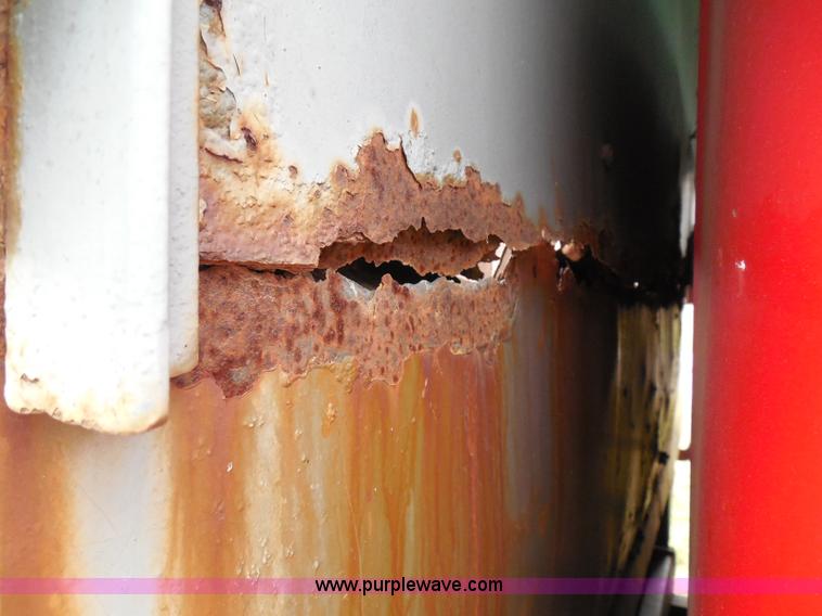 image for item I3418 1988 International S1600 dump truck