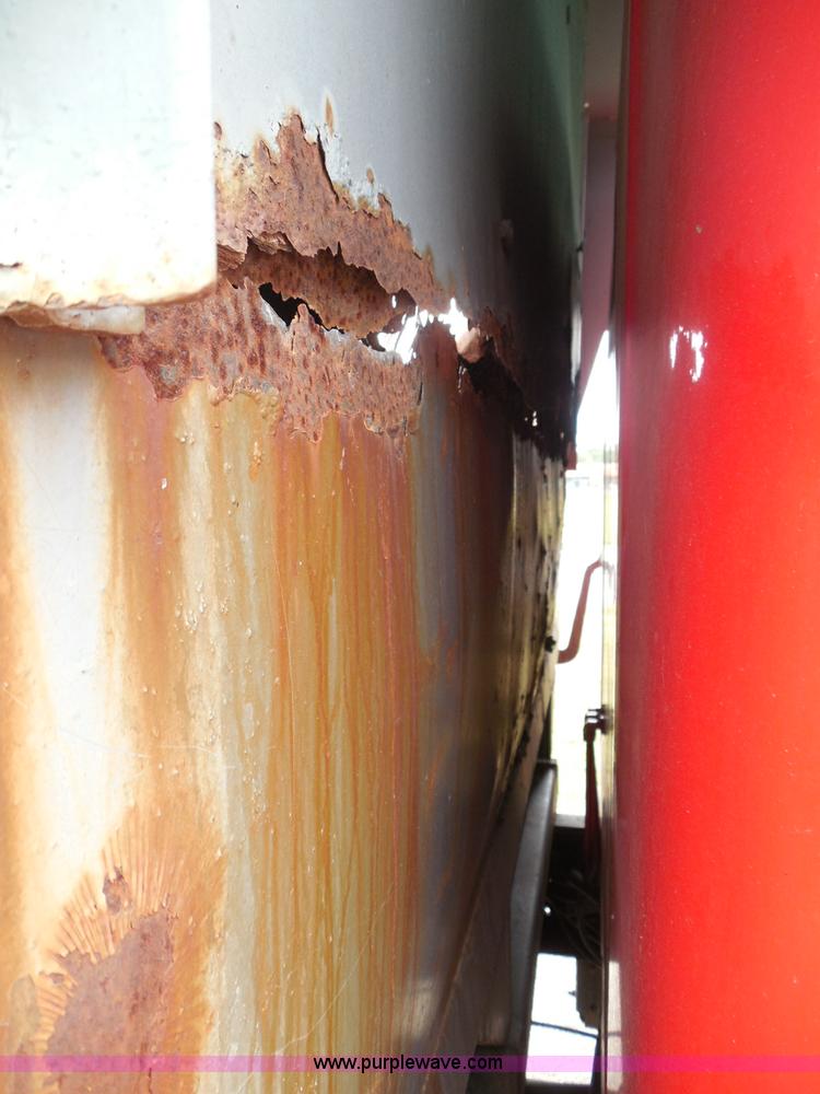 image for item I3418 1988 International S1600 dump truck