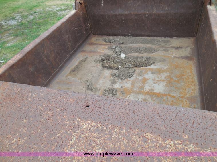 image for item I3418 1988 International S1600 dump truck