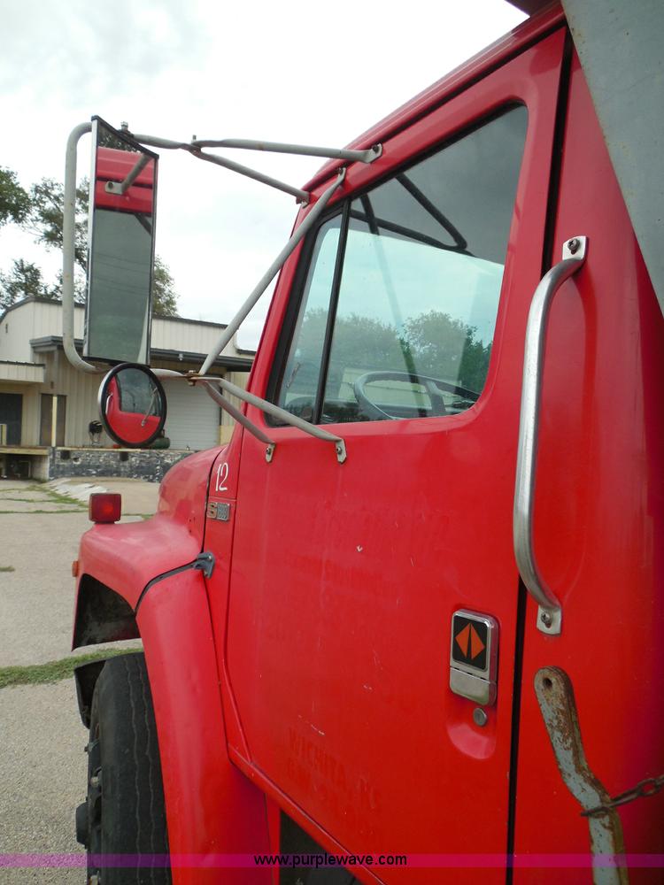 image for item I3418 1988 International S1600 dump truck