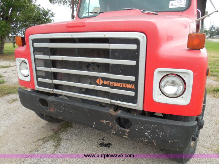 image for item I3418 1988 International S1600 dump truck
