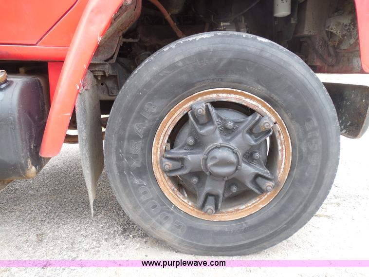 image for item I3418 1988 International S1600 dump truck