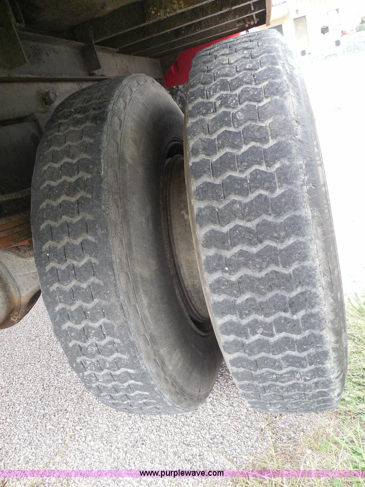 image for item I3418 1988 International S1600 dump truck