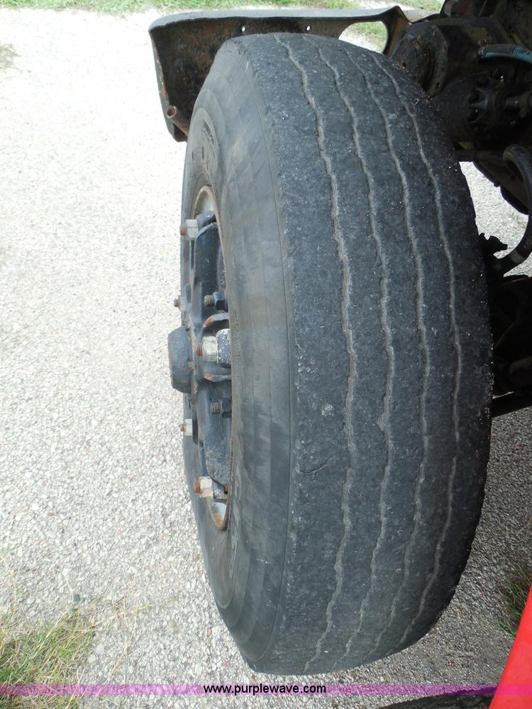 image for item I3418 1988 International S1600 dump truck