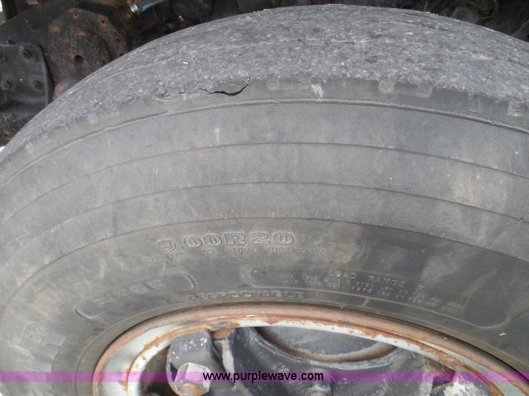 image for item I3418 1988 International S1600 dump truck