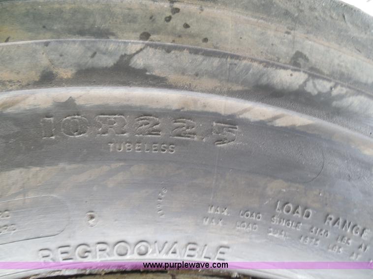 image for item I3418 1988 International S1600 dump truck