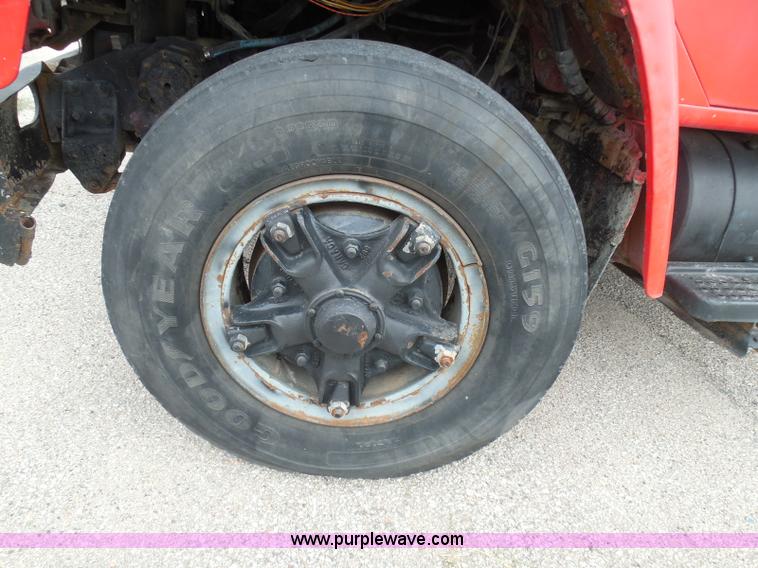 image for item I3418 1988 International S1600 dump truck