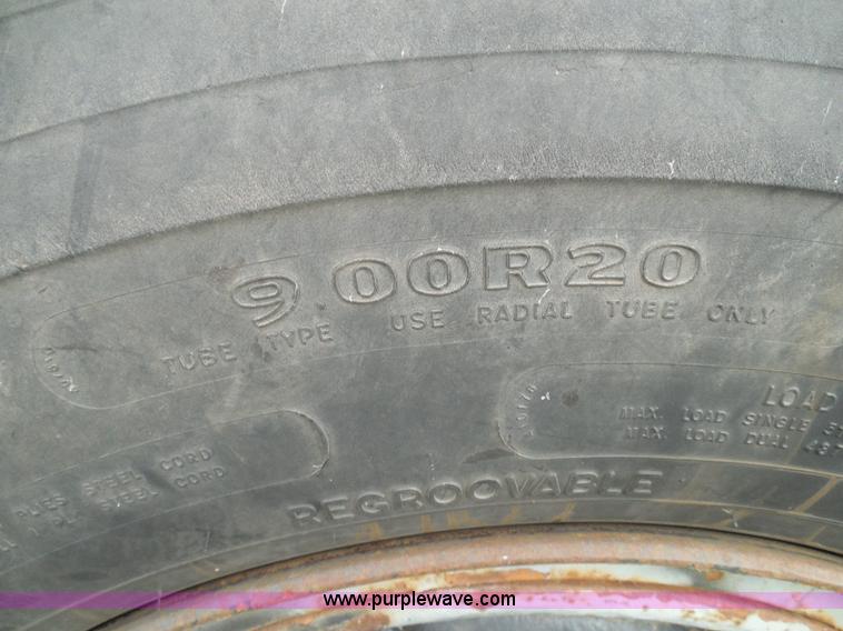 image for item I3418 1988 International S1600 dump truck