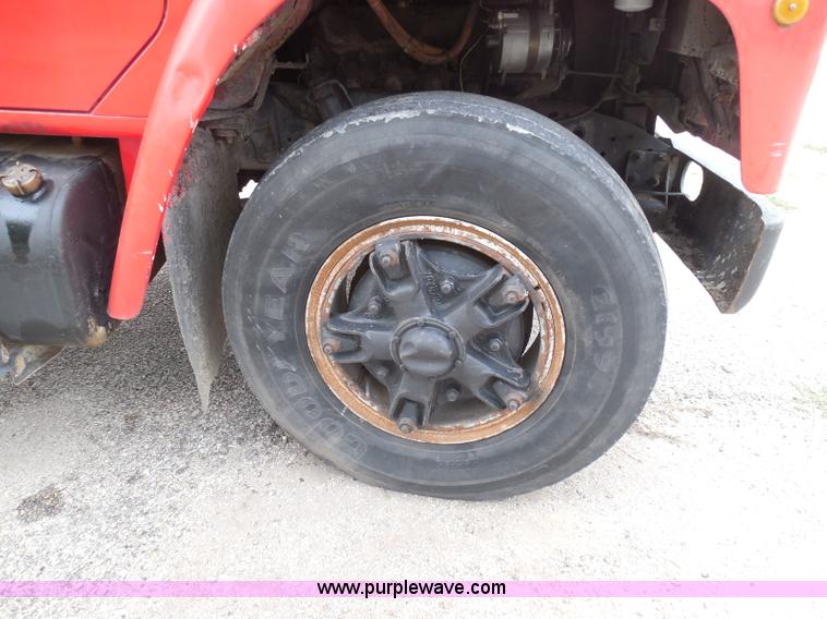 image for item I3418 1988 International S1600 dump truck