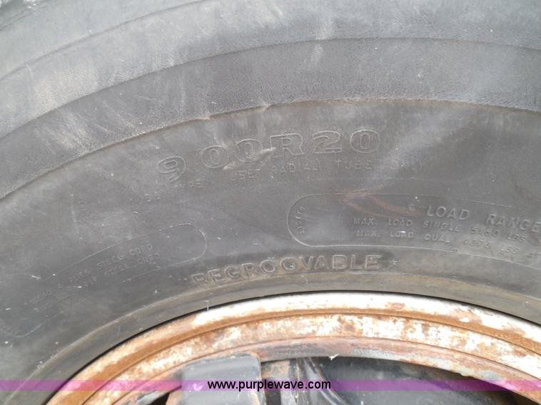 image for item I3418 1988 International S1600 dump truck