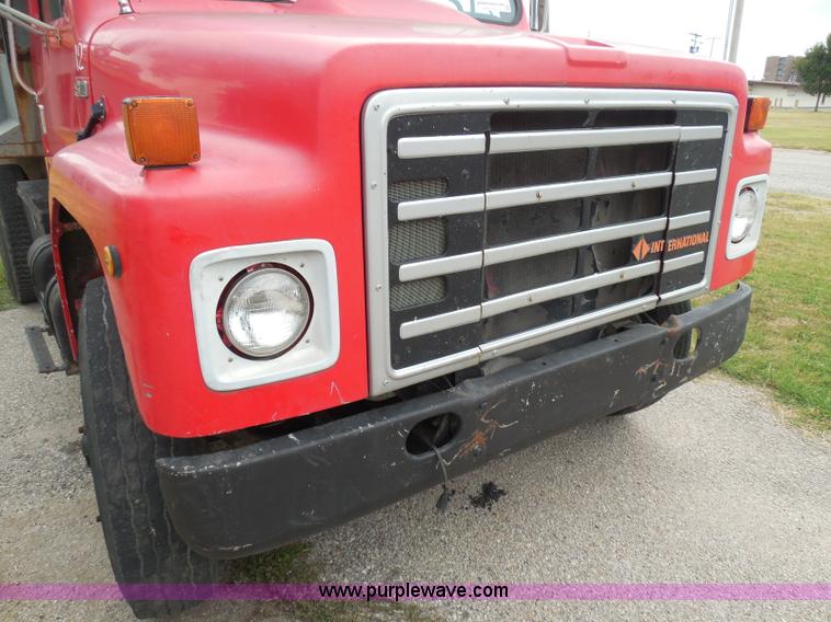 image for item I3418 1988 International S1600 dump truck