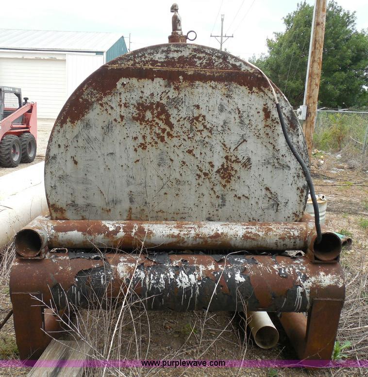 image for item I3419 Wichita Steel Fabricators 1,000 gallon fuel tank