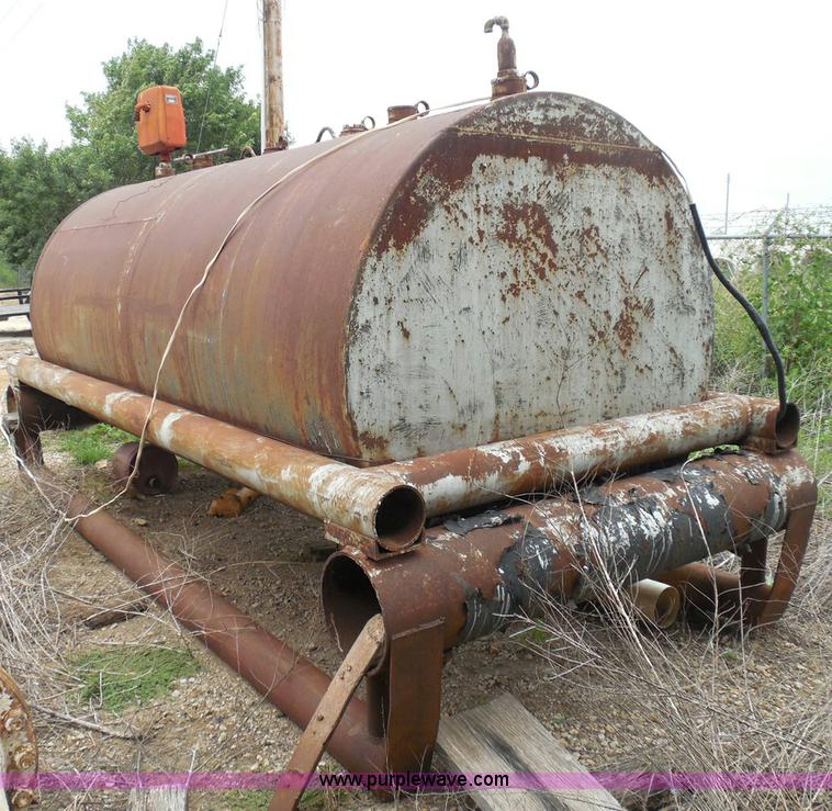 image for item I3419 Wichita Steel Fabricators 1,000 gallon fuel tank