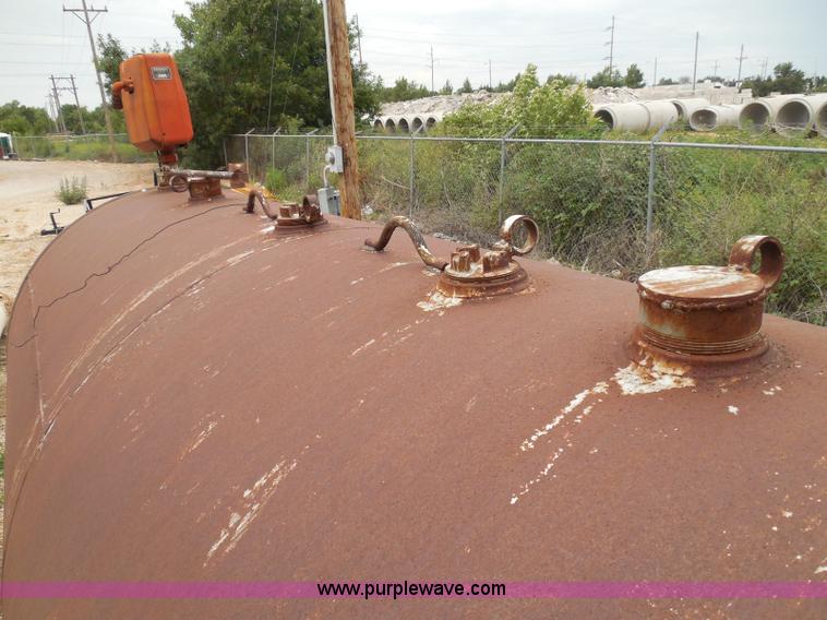 image for item I3419 Wichita Steel Fabricators 1,000 gallon fuel tank