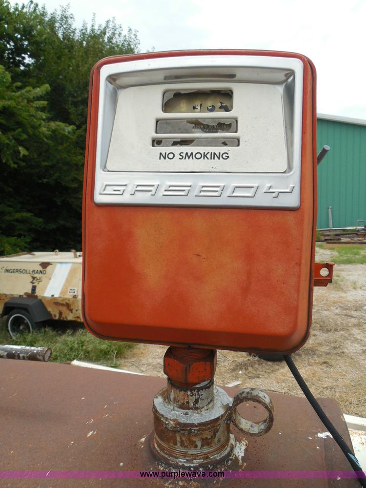 image for item I3419 Wichita Steel Fabricators 1,000 gallon fuel tank